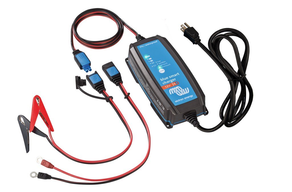 Victron Blue Smart IP65 acculader 12/7(1) 120V NEMA 1-15P Image